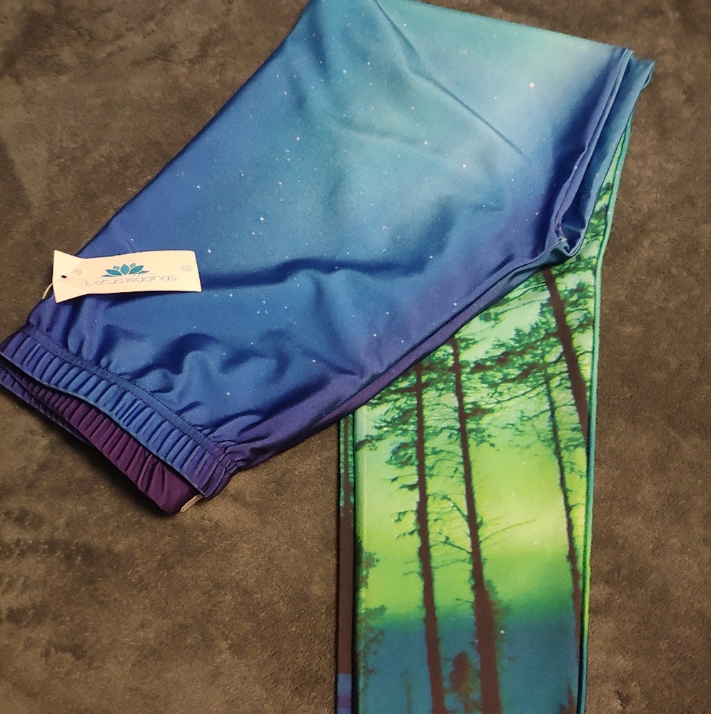 //SOLD\\Lotus Leggings Aurora Sky